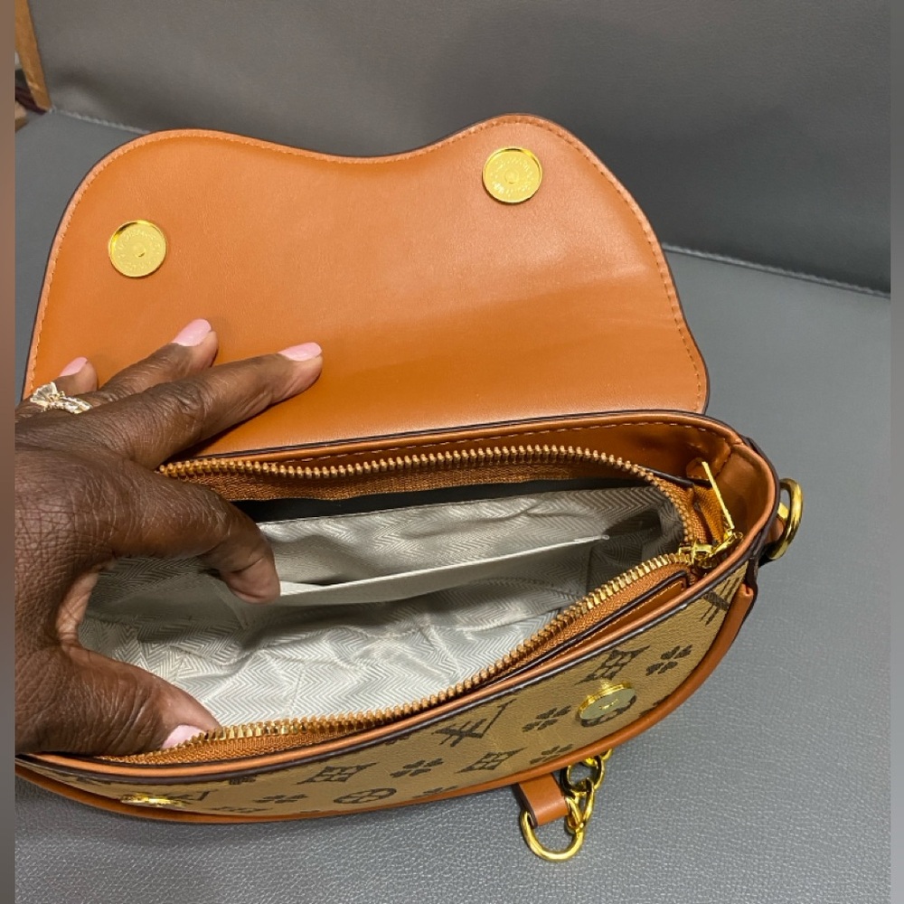 NWOT FASHION MESSENGER SADDLE BAG - Picture 6 of 6